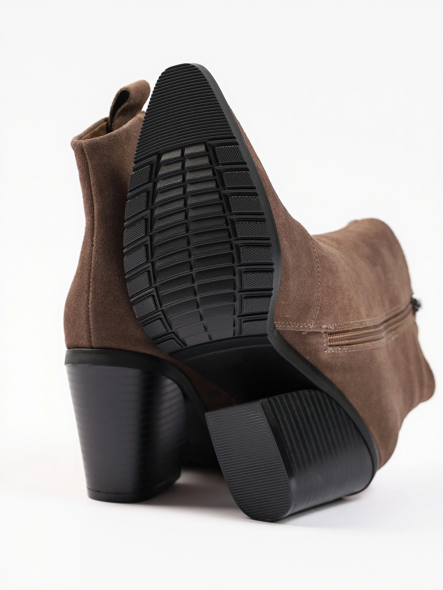 Ботильоны темно-коричневого цвета из натуральной замши